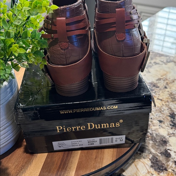 Pierre Dumas Embossed Leather Ankle Boots with Buckle BNWT and box - Picture 3 of 6